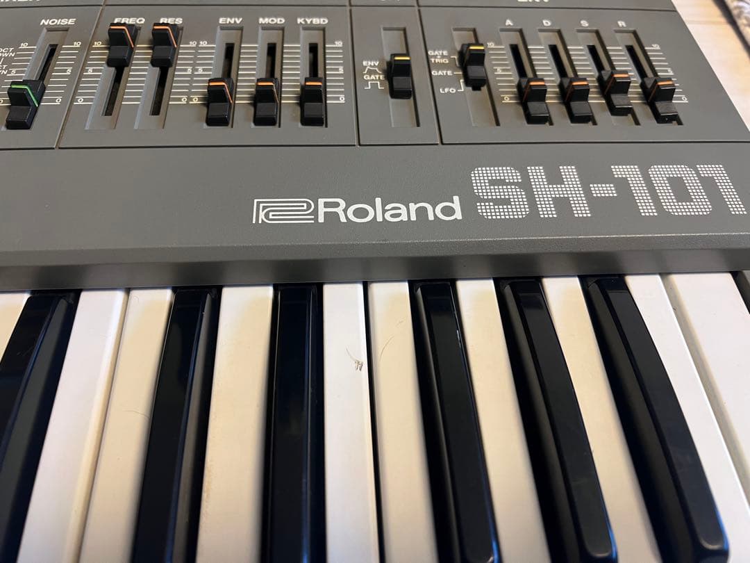 Roland・シンセサイザー・SHー101 本体のみ