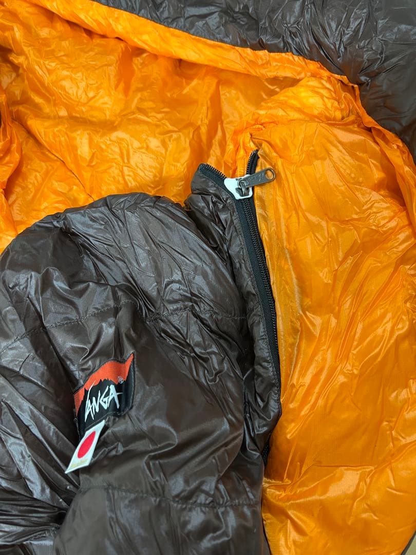 NANGA オレンジ色寝袋