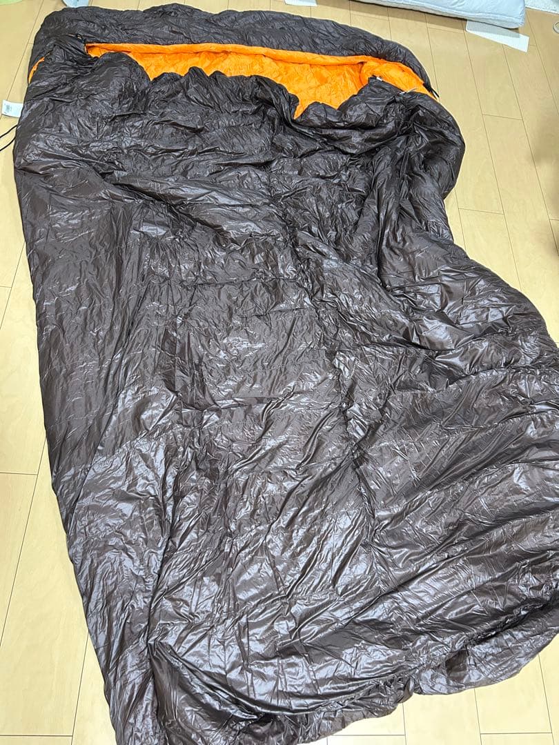 NANGA オレンジ色寝袋