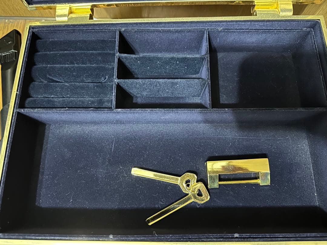 黄金に輝く宝箱　特大サイズ