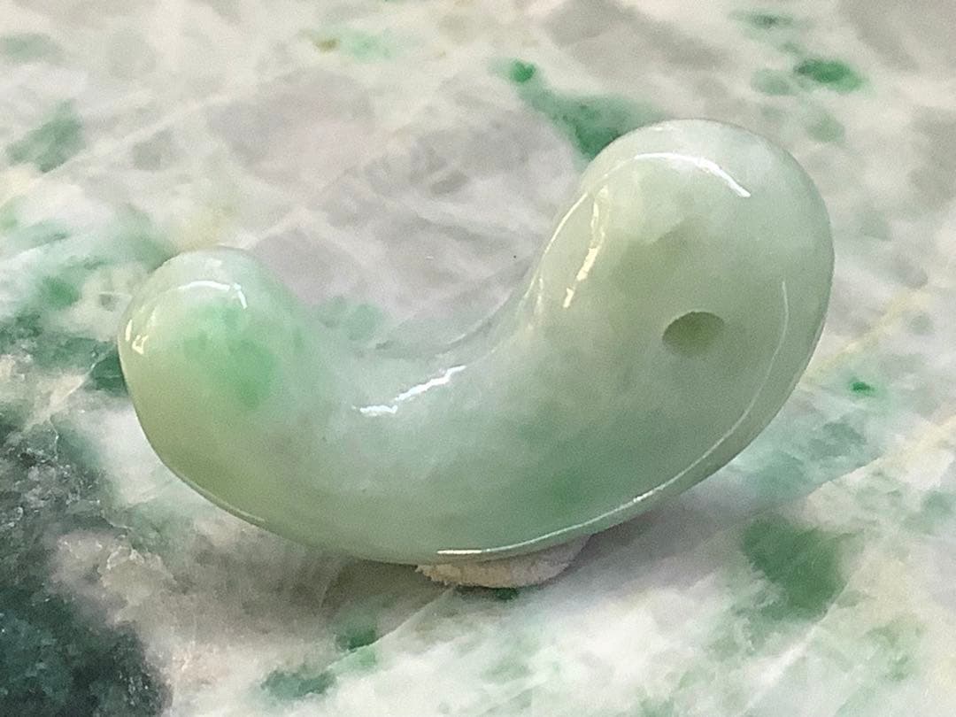 ✳極上高額翡翠勾玉‼️ 糸魚川翡翠ジェダイト　本物の守護石お守り　鑑別書付本物を‼️