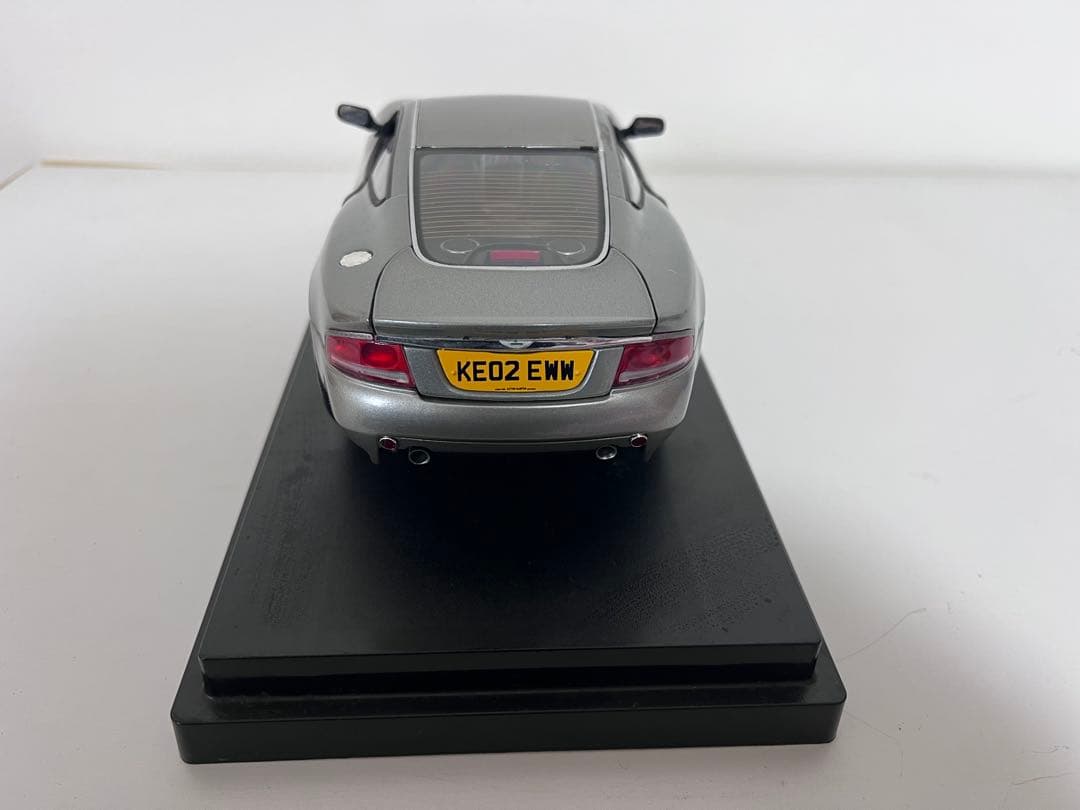 007 Aston Martin V12 Vanquish ジェームズボンド