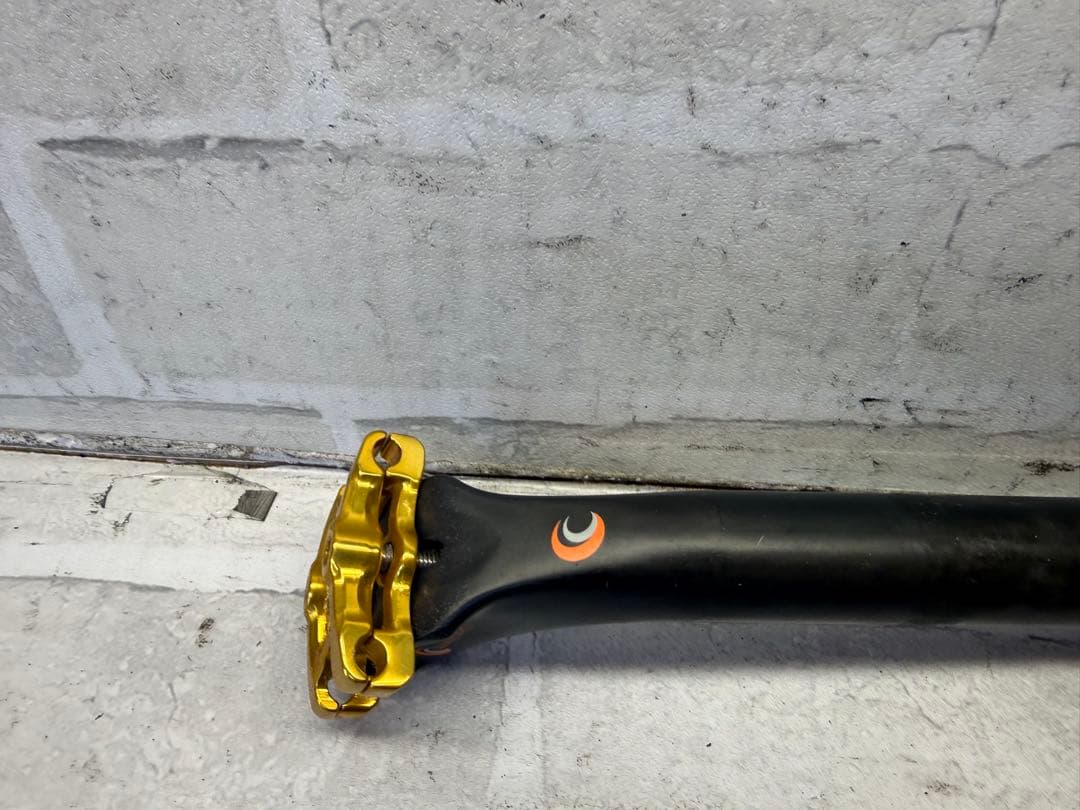 OnebyESU ワンバイエス　カーボンシートポスト　ロードバイク