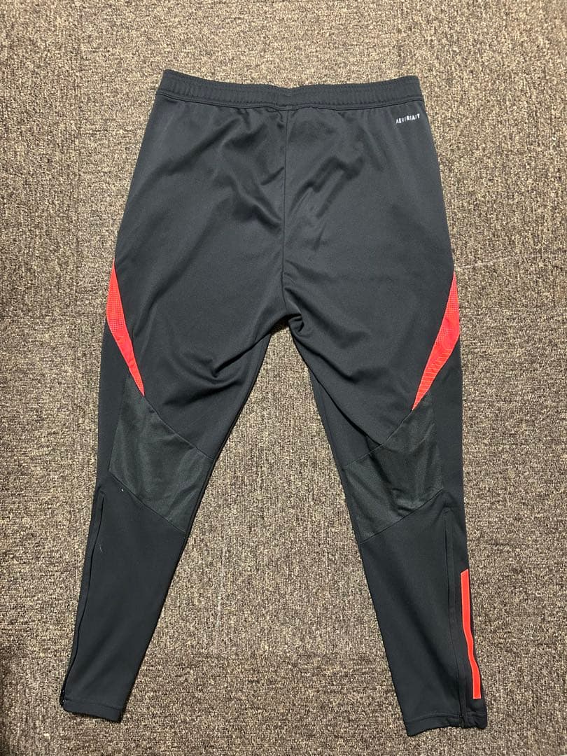 adidas AEROREADY 長袖ジャージとパンツセット