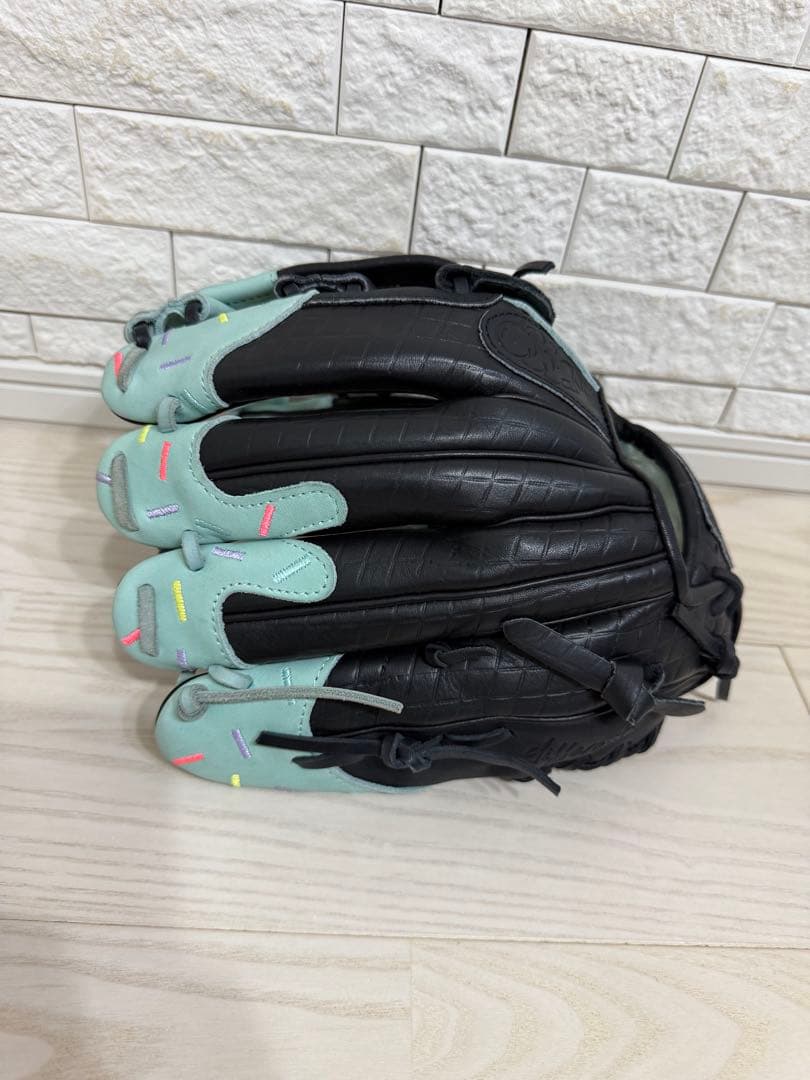 mlb愛　Absolutely Ridiculous グローブ 12インチ