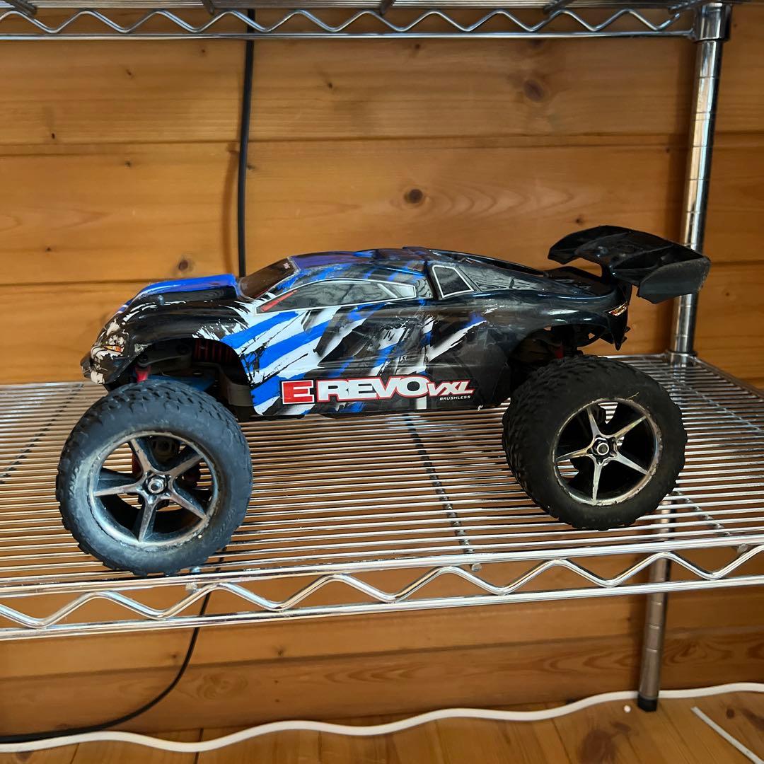 トラクサス　e-revo 1/16 VXL RTR