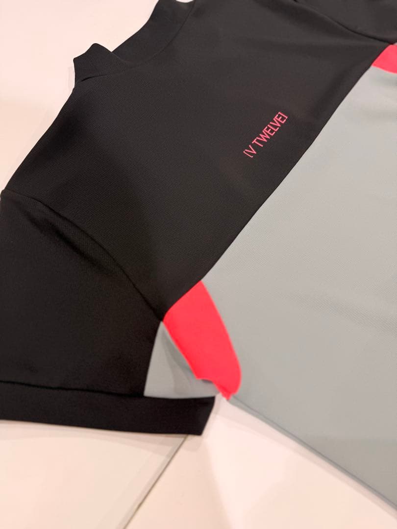 【新品】V12 レディース　半袖モックネック＆スカート　セットアップ　グレー　M