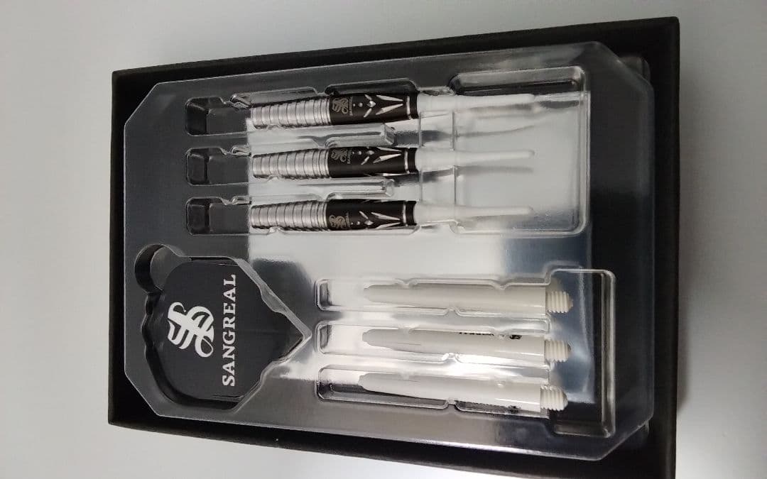 サングリアル!坂口優希恵!極美品!新品同品!付録未開封!ダーツセット