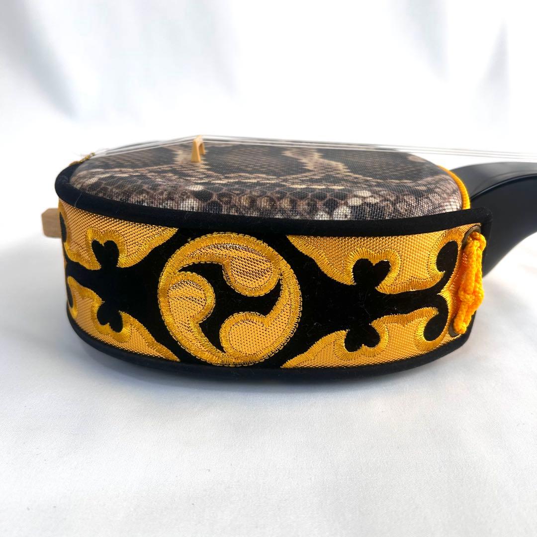 【美品】沖縄三線 三味線 人工革 合皮 ヘビ柄　ハードケース付 民族楽器 弦楽器