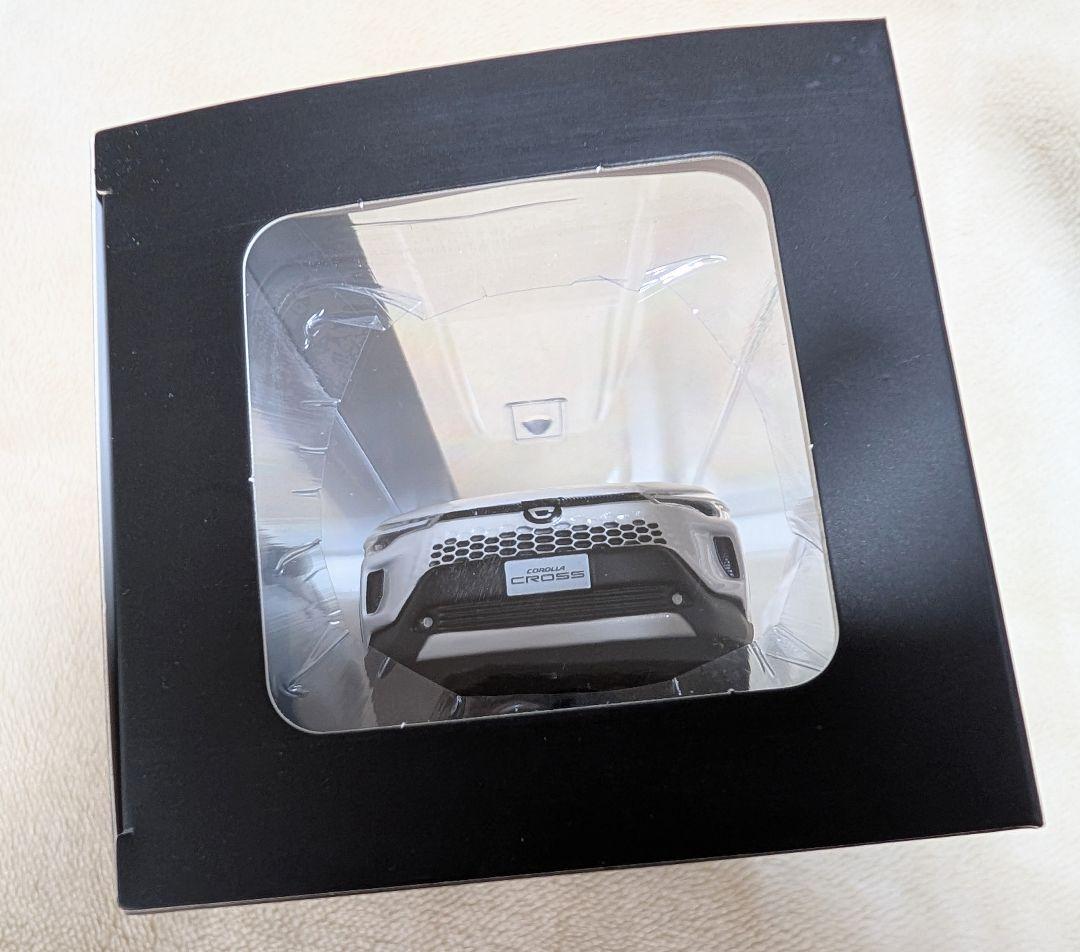 トヨタ カローラクロス ミニカー 1/30スケール