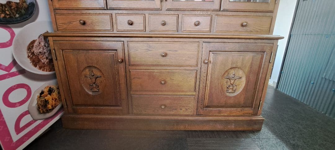 フランダースの家具やさん購入　重厚食器棚アンティークヨーロッパ輸入家具近隣お届け