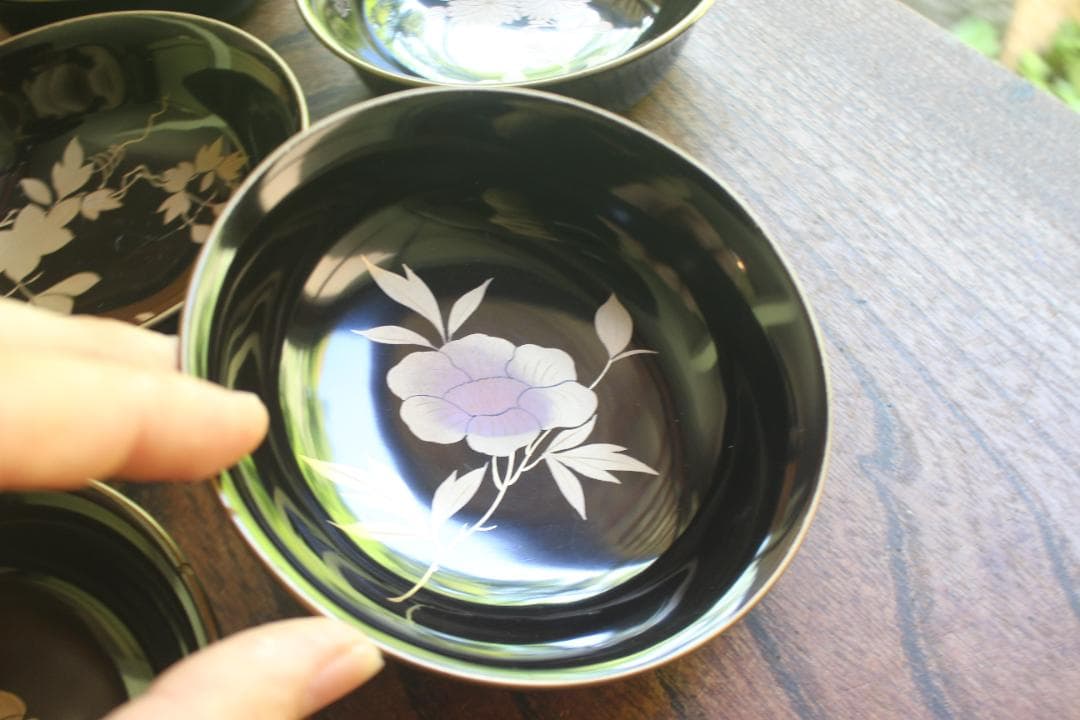 小傷有！時代金縁黒漆に優美な草花蒔絵の映える小皿7点（検輪島塗蒔絵皿菓子皿