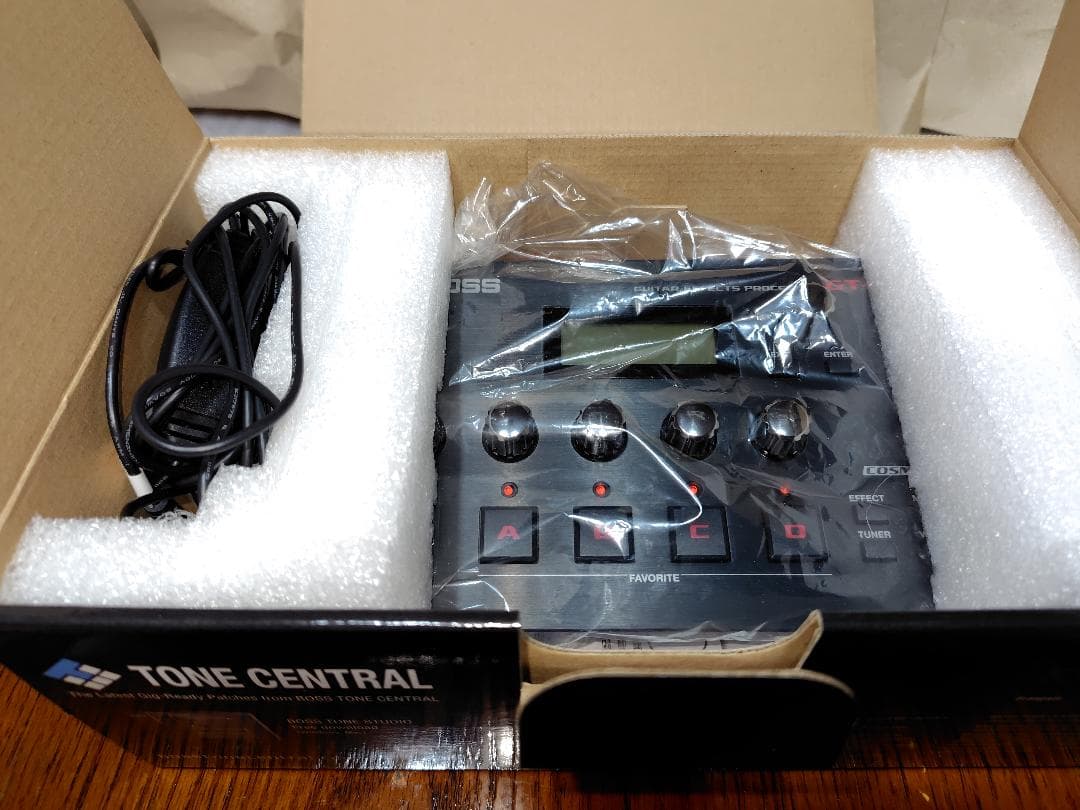 BOSS GT-001 ギターマルチエフェクター