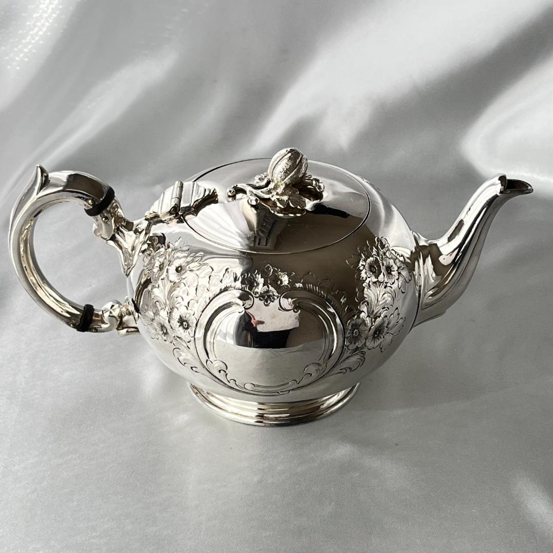 【英国】 ビクトリアンのティーポット【シルバープレート】