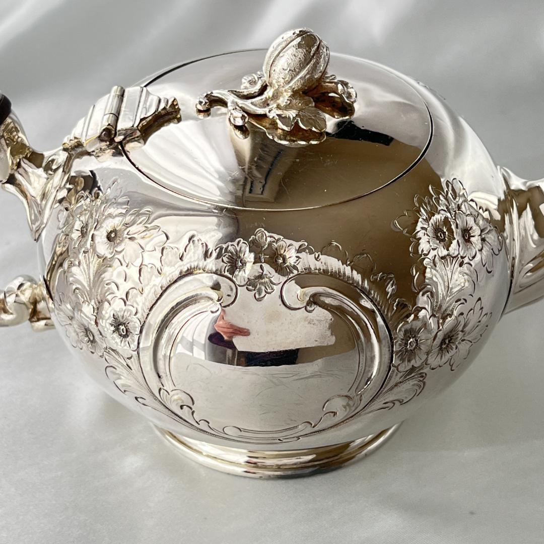 【英国】 ビクトリアンのティーポット【シルバープレート】