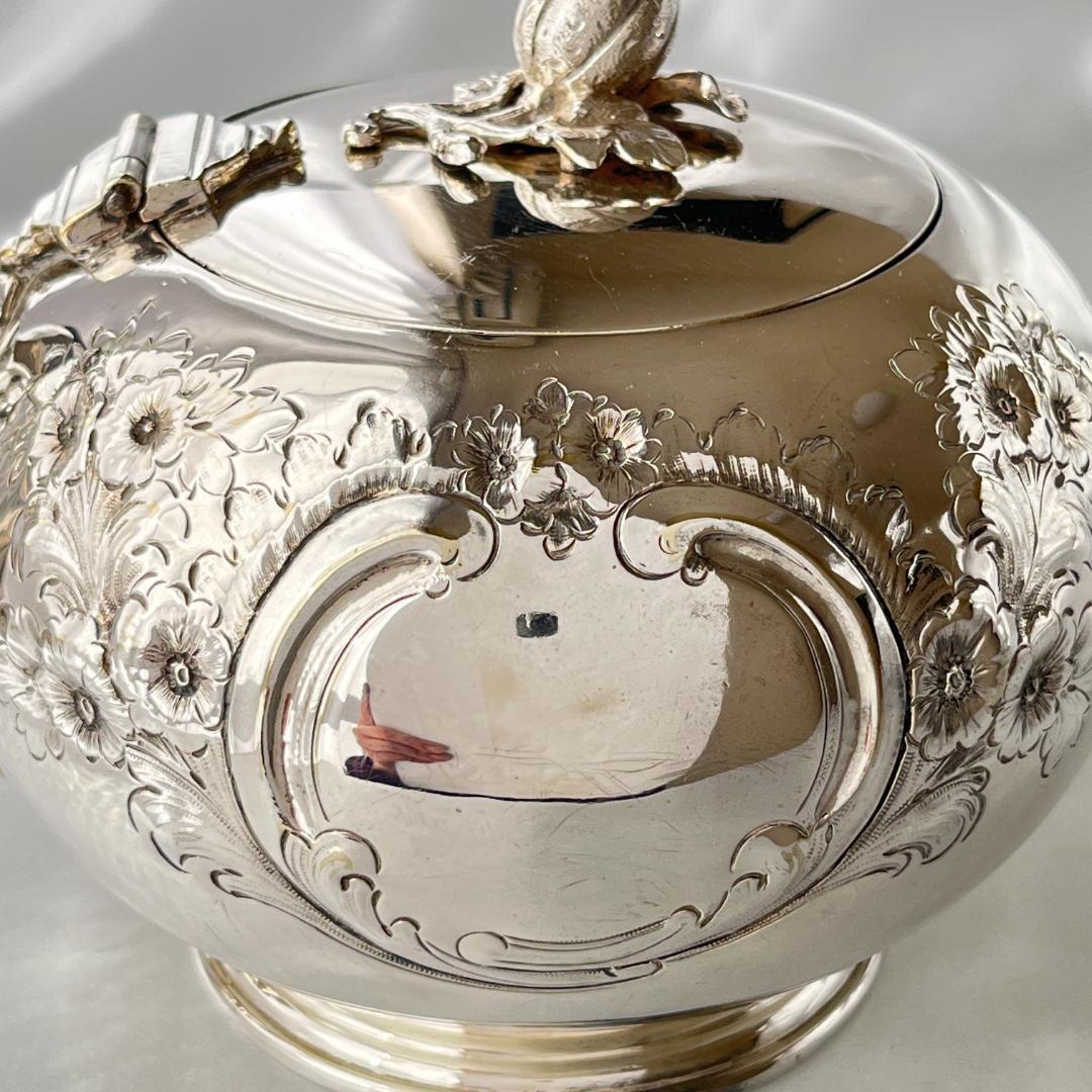 【英国】 ビクトリアンのティーポット【シルバープレート】