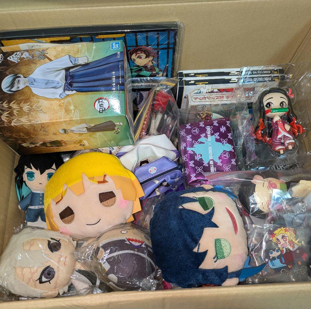 鬼滅の刃　アクスタ　ラバスト　缶バッジ　大量　まとめ売り