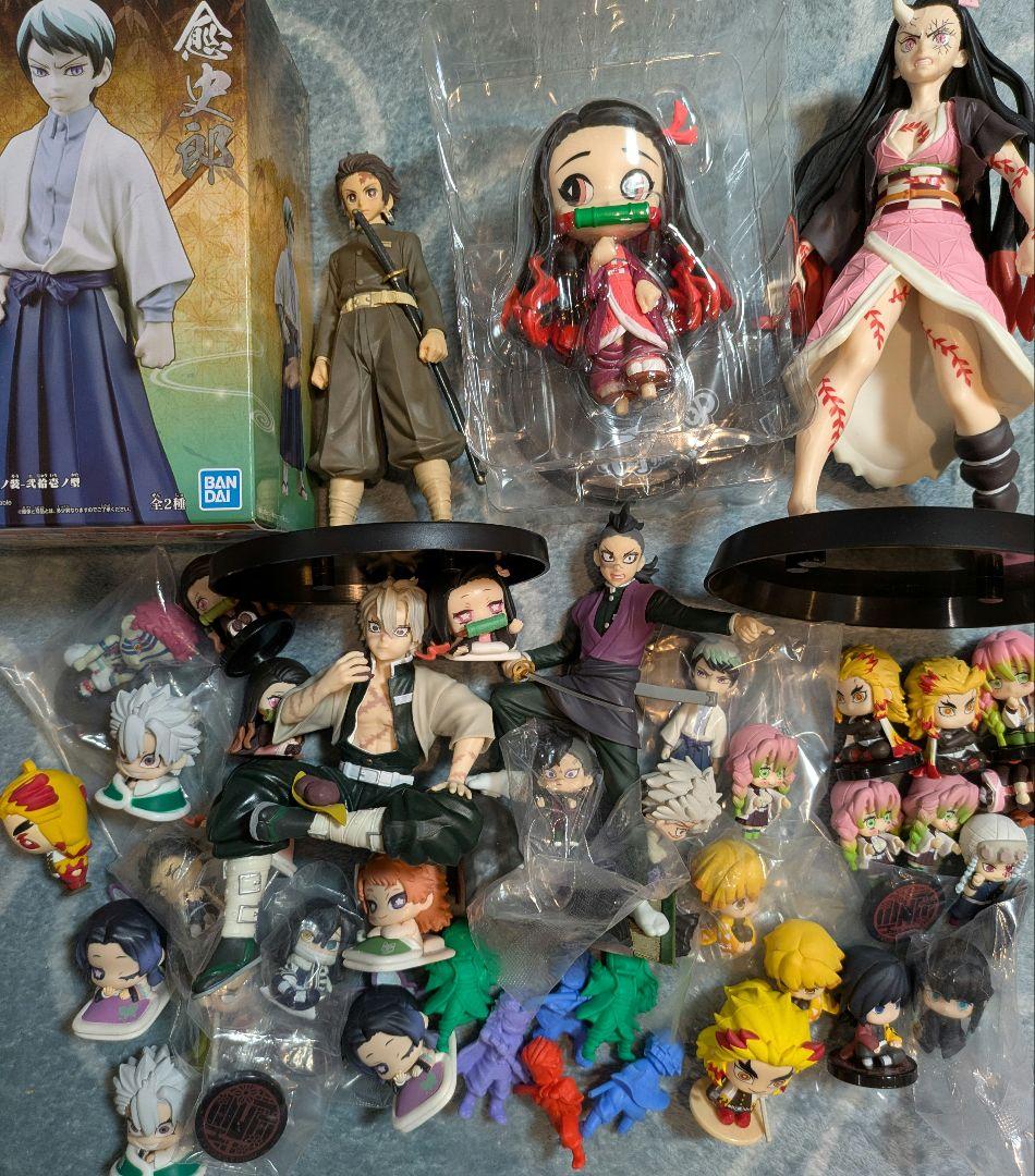 鬼滅の刃　アクスタ　ラバスト　缶バッジ　大量　まとめ売り