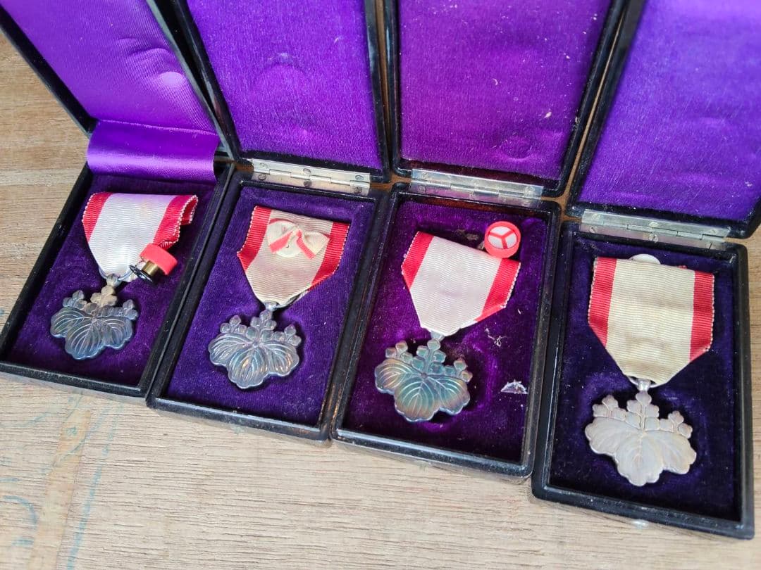 ★旧日本軍 勲章 まとめ売り 11点 ケース付 明治～昭和 勲章類 記章 記念章