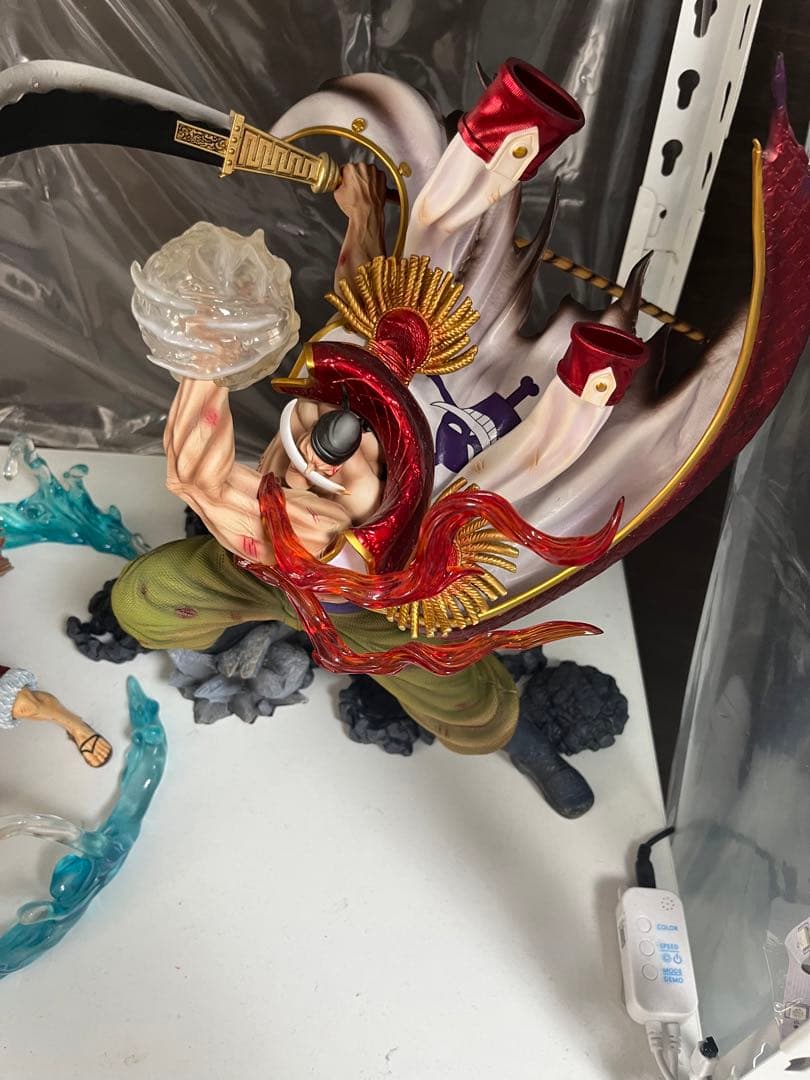 白ひげ　フィギュア　ワンピース