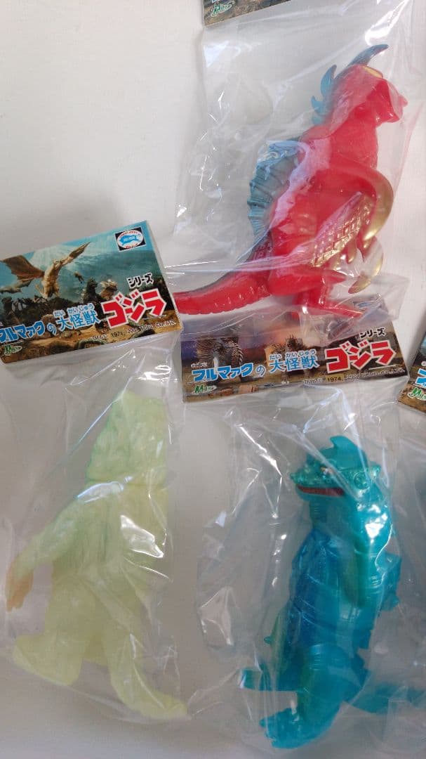 HMV限定　М１号　怪獣のたまご　ミニソフビ9種封入