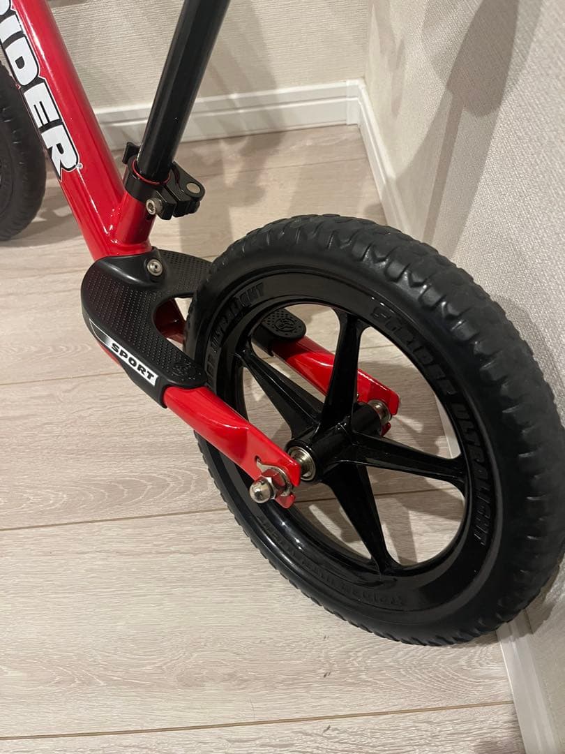 ナカシリSTRIDER スポーツ　レッド　スタンド付き