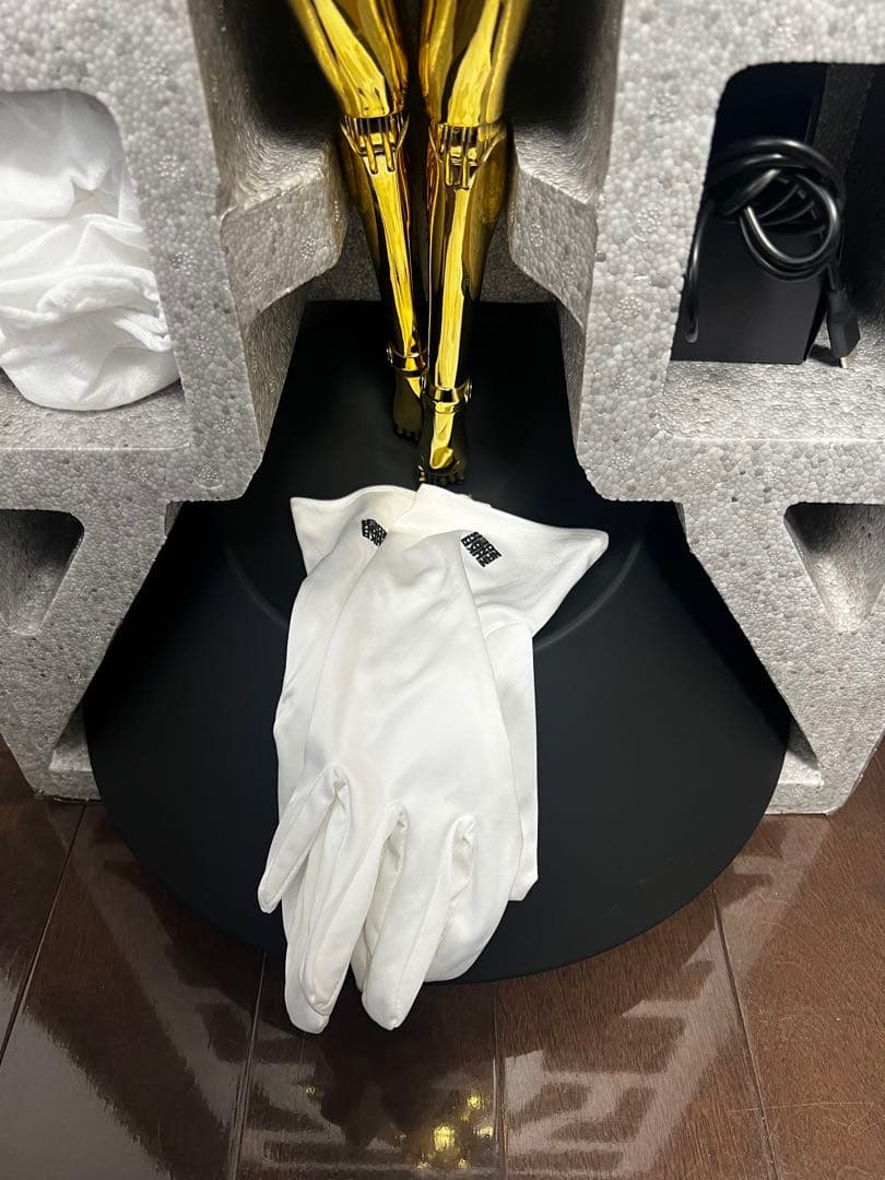 Sexy Robot floating _1/4 scale gold 空山基