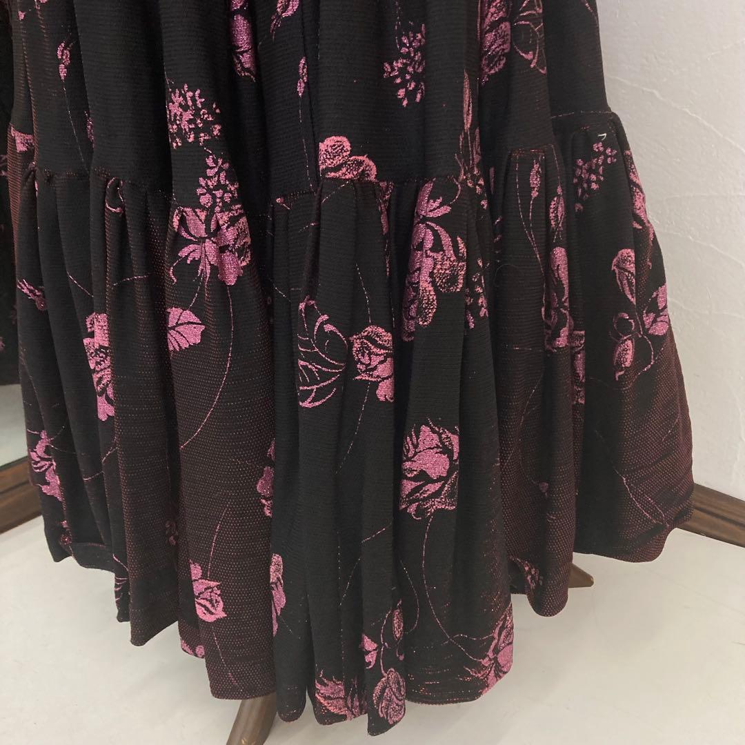 良品 フラメンコ ワンピース 伸びる生地 花柄 ピンクラメ ゴージャスフリル 黒