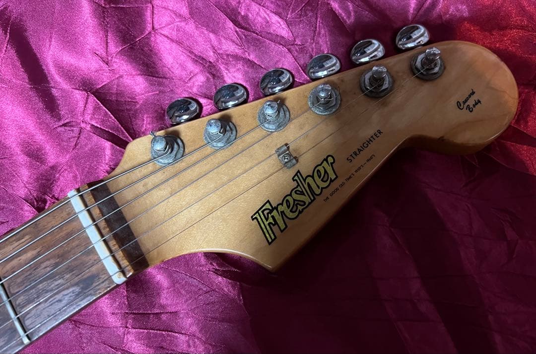 Fresher Straighter Stratocaster エレキギター