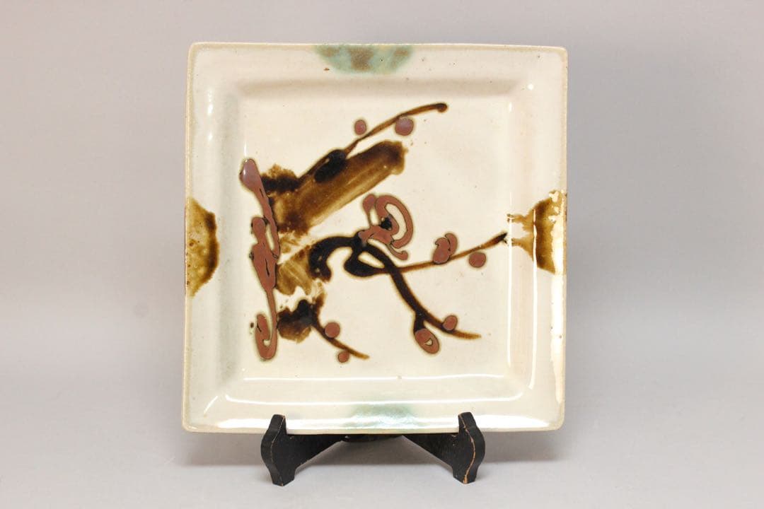 No4437 益子民窯　佐久間藤太郎 造　乳白釉梅花絵飾皿　共箱　角皿　送料無料