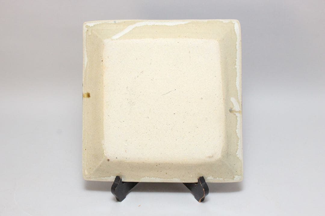 No4437 益子民窯　佐久間藤太郎 造　乳白釉梅花絵飾皿　共箱　角皿　送料無料