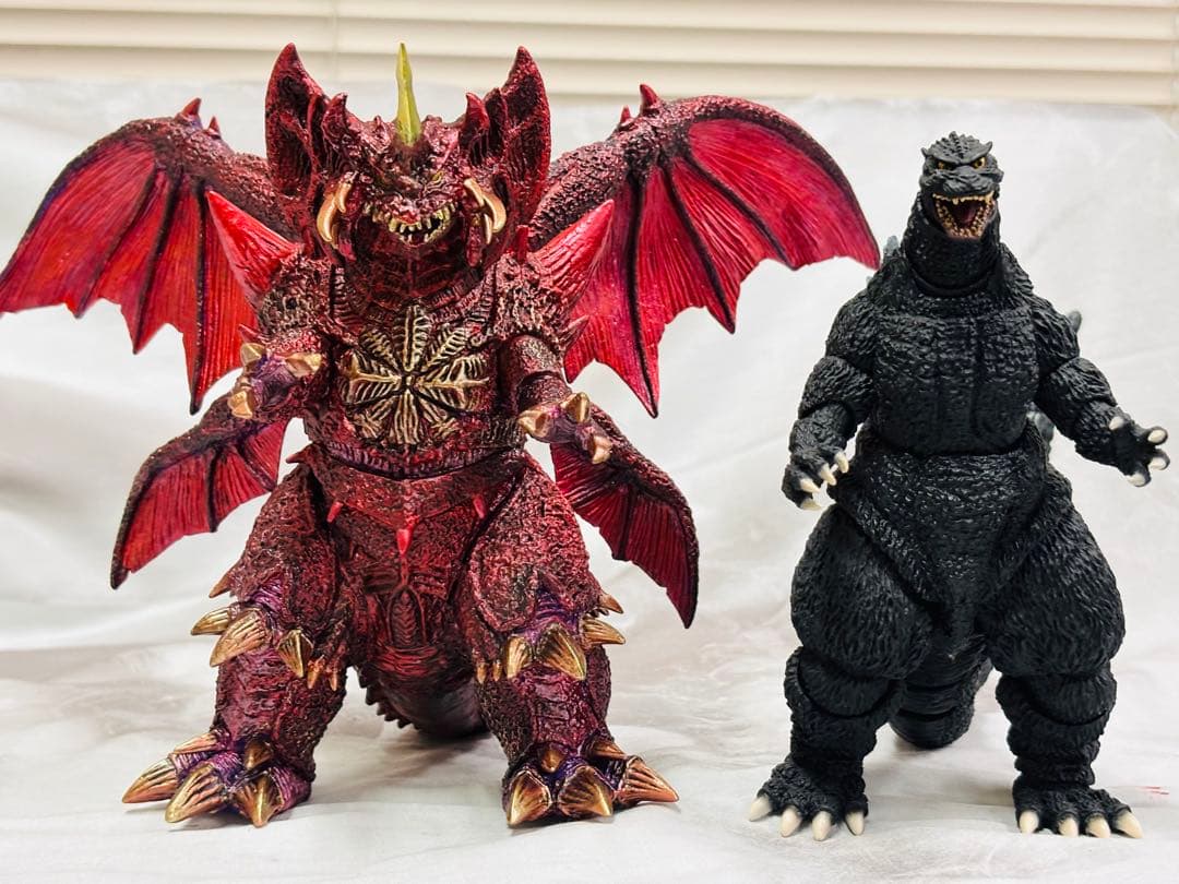 ゴジラ怪獣　デストロイア　フィギュア