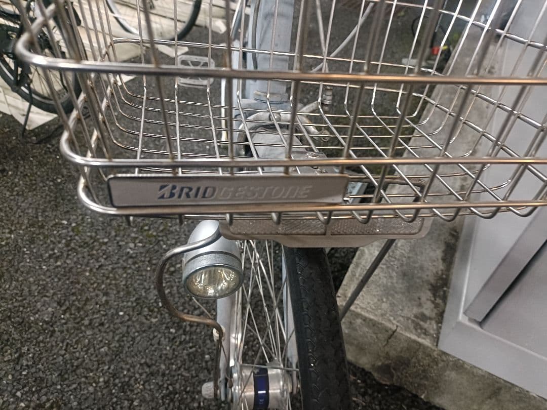 渋谷区）ブリヂストン自転車26インチ5段変速シティサイクル水色ステンレス前カゴ付