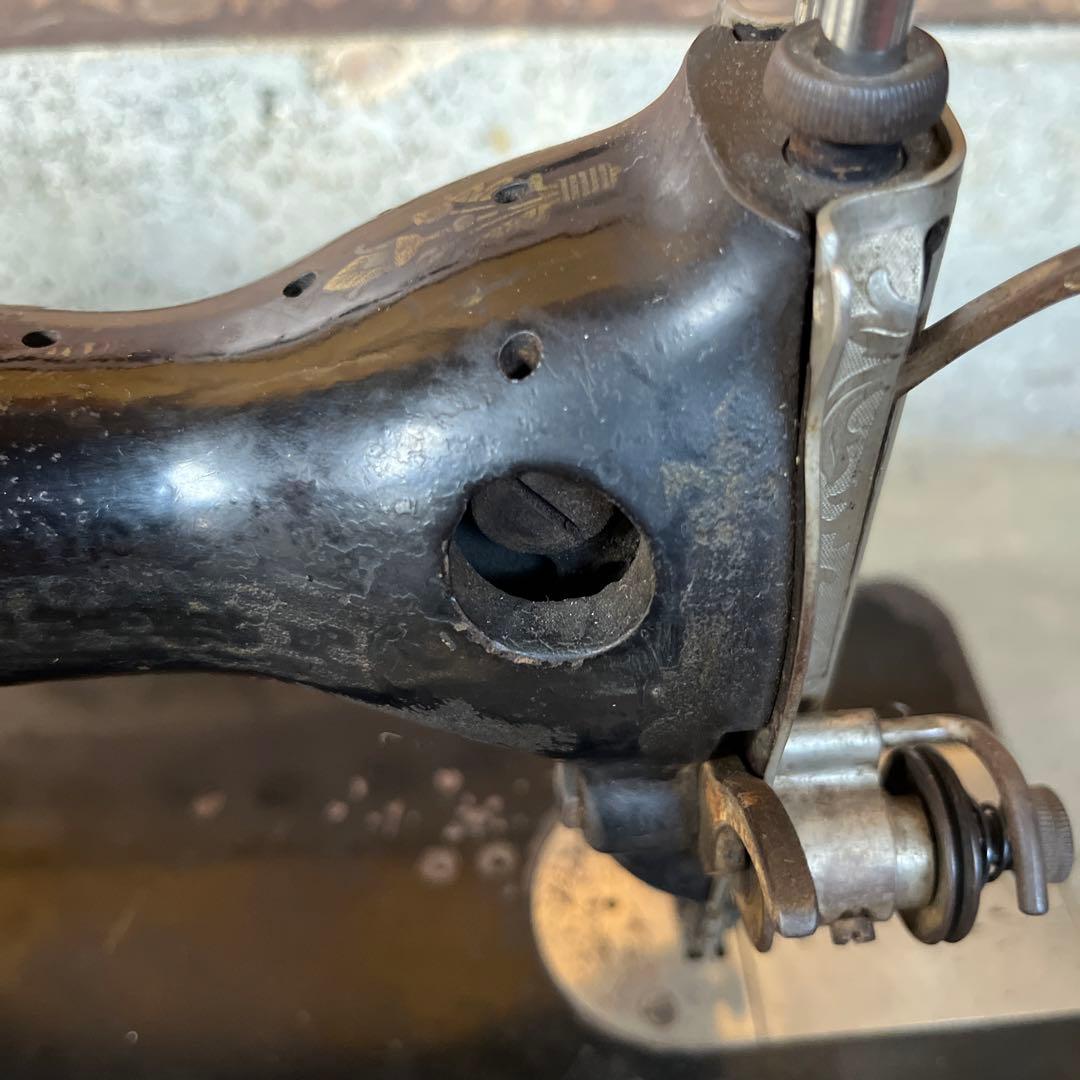 希少なアンティークミシン