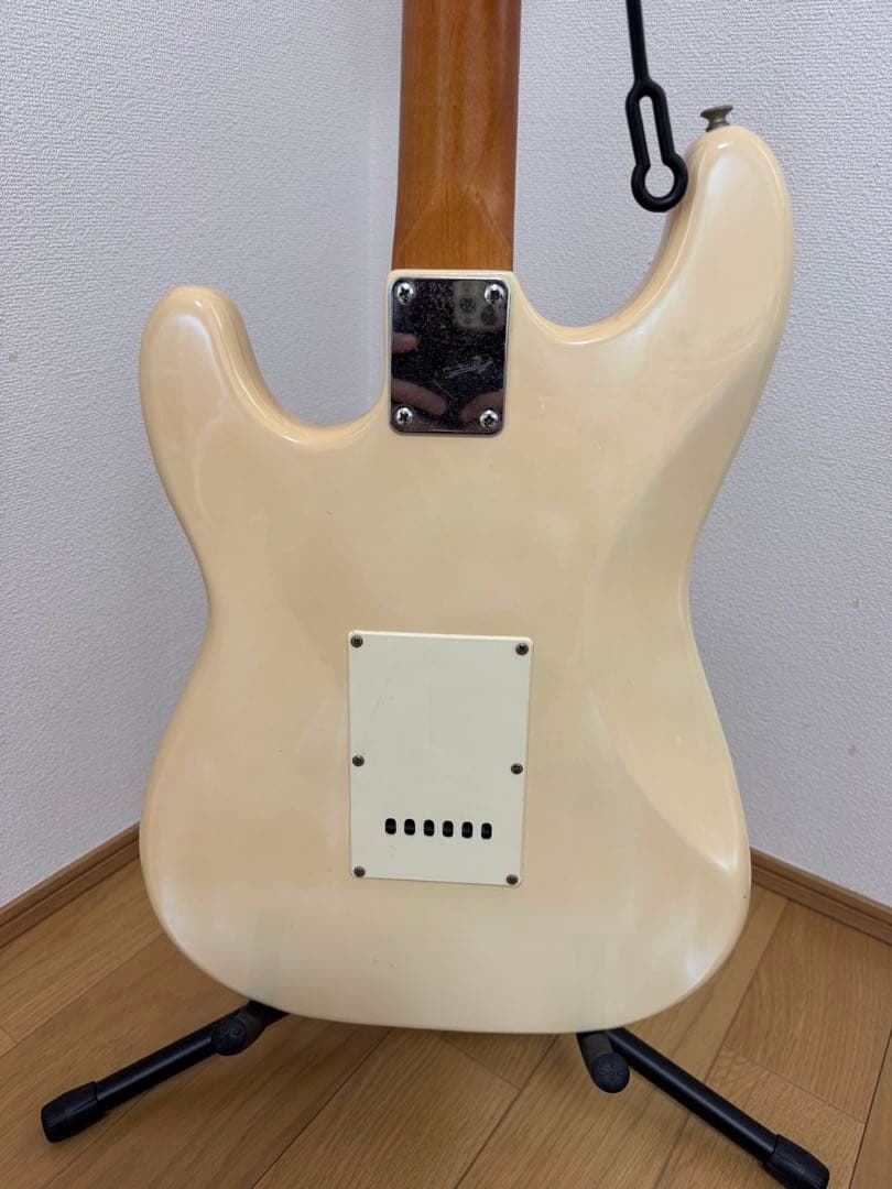 FERNANDES ストラトキャスタータイプ エレキギター