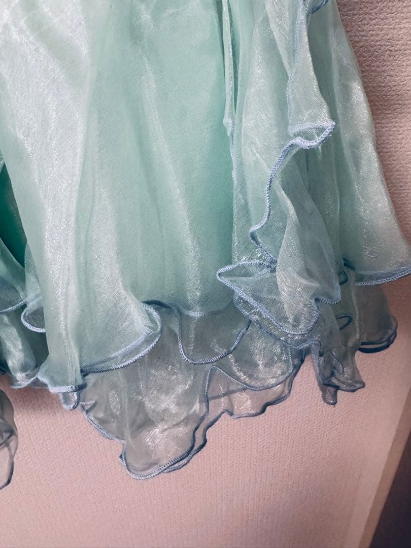 社交ダンス　薄い水色 フリル付き スカートとトップス セット　Lサイズ