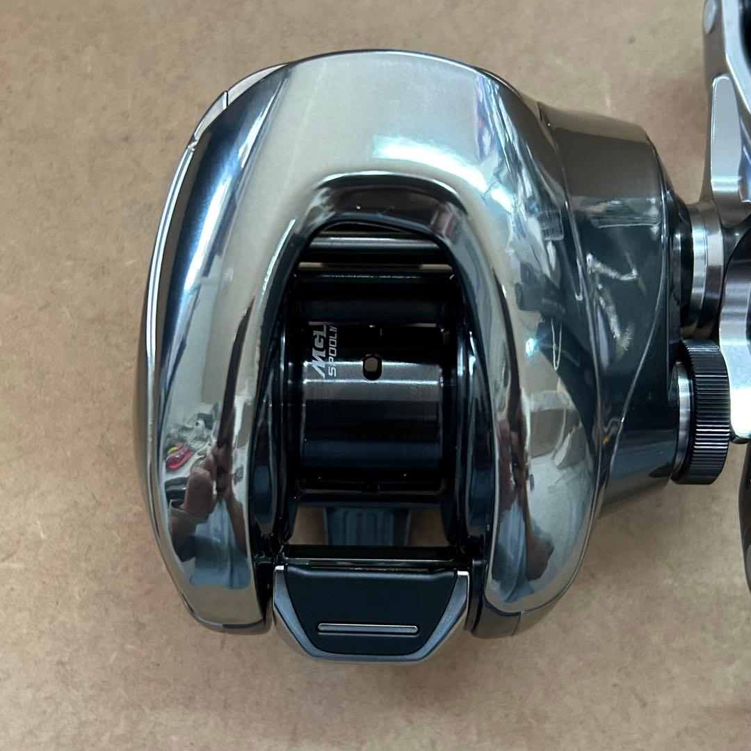 超美品 シマノ 25アンタレス 100HG 右ハンドル ベイトリール