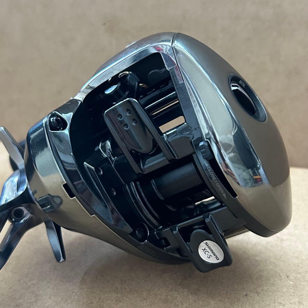 超美品 シマノ 25アンタレス 100HG 右ハンドル ベイトリール