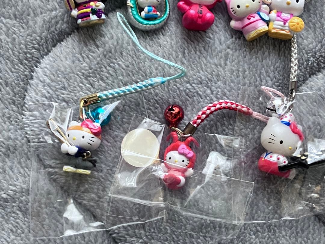 ハローキティ Hello kittyご当地ストラップ、キーホルダー28点