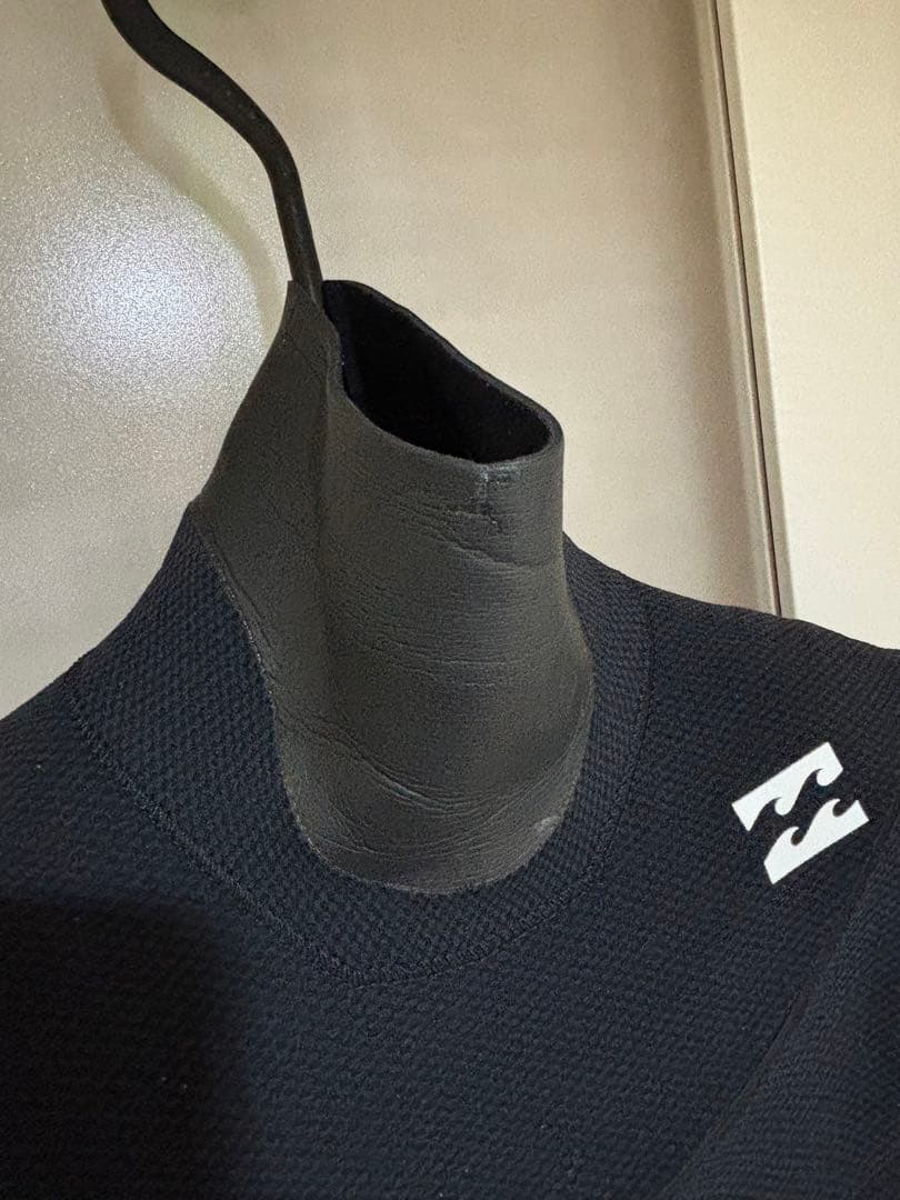 入水少なめ！　ビラボン　ガルウィングジップ　5×3mm　セミドライ　Mサイズ