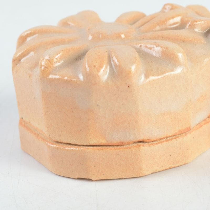 茶道具　萩焼　泥華窯造　坂田泥華　花香合　共箱　V　9729