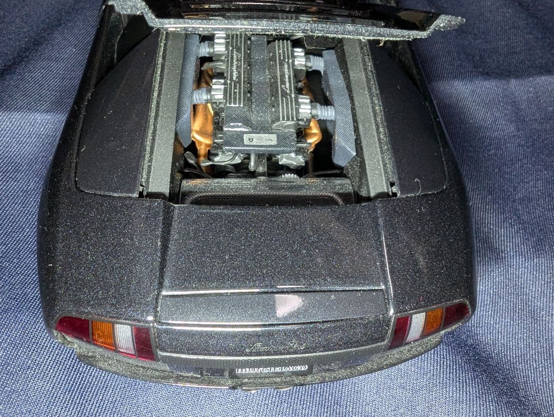 オートアート1/18ランボルギーニムルシエラゴ改(クロームホイール、レッドシート