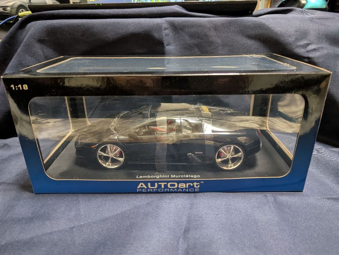 オートアート1/18ランボルギーニムルシエラゴ改(クロームホイール、レッドシート