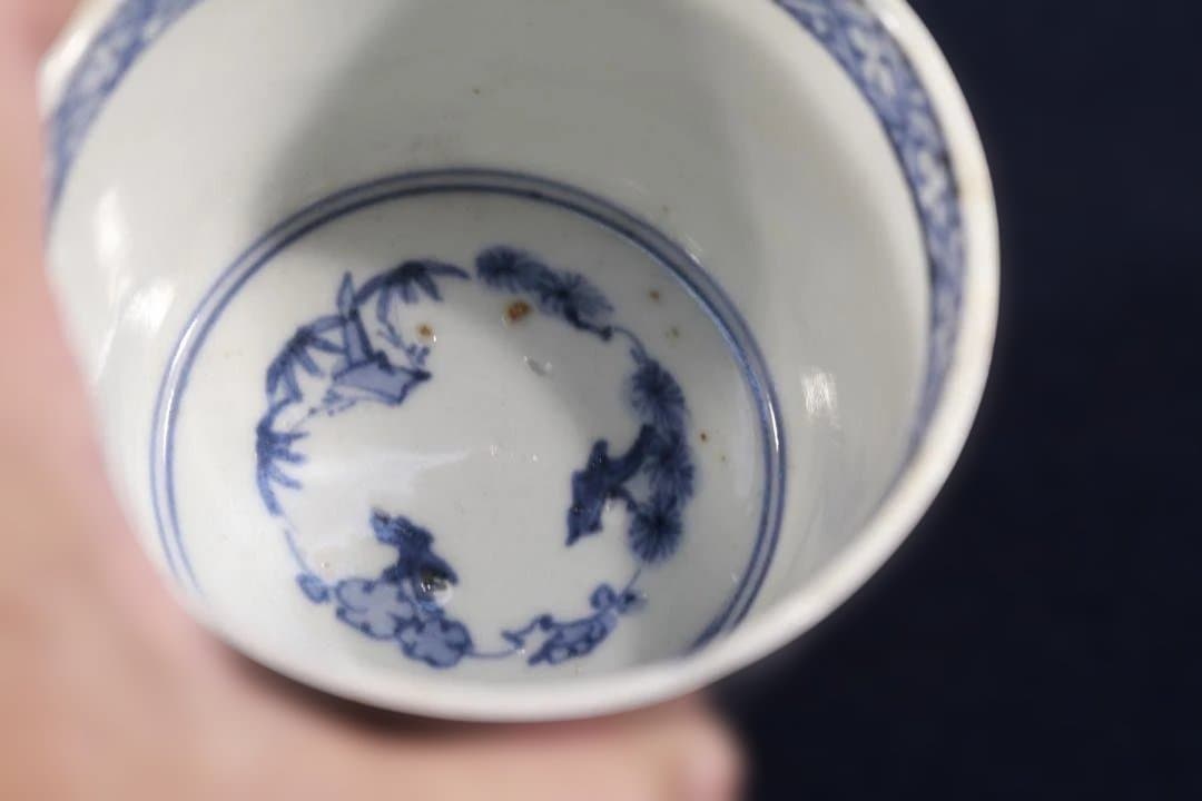 511　古伊万里大振染付大河蛇行菊花唐草図蕎麦猪口　無傷美品　江戸中期