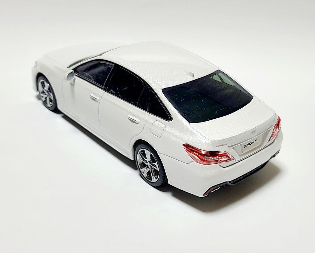 トヨタ 220系クラウン RSアドバンス カラーサンプル