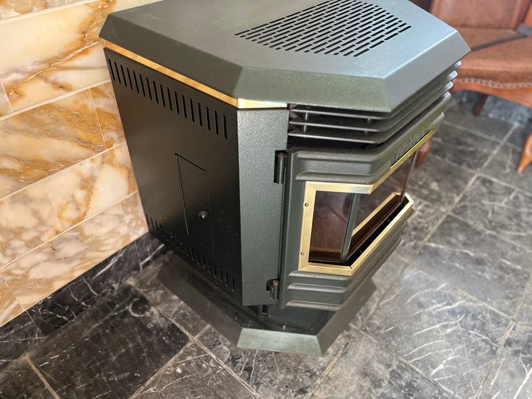 Whitfield ペレットストーブ + Hot Shots ペレット燃料付き！