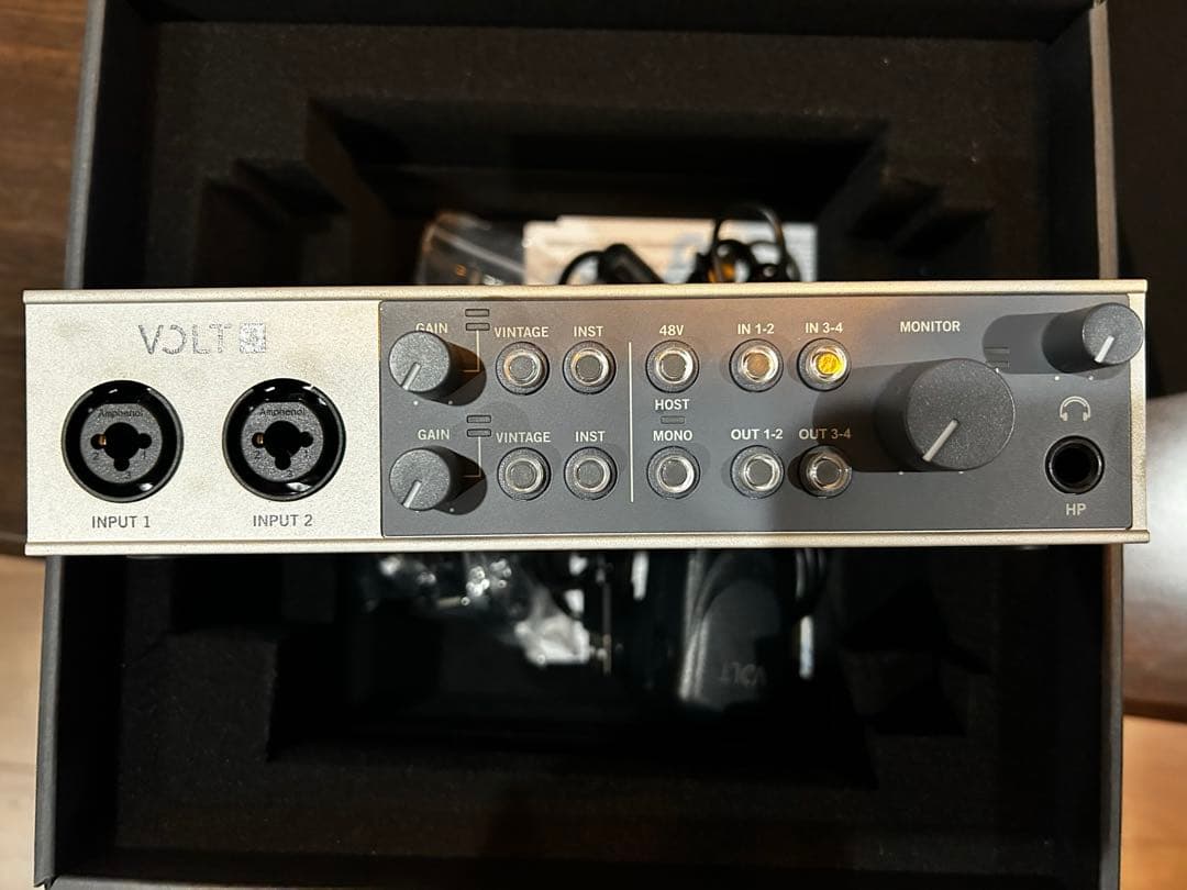 UNIVERSAL AUDIO volt4 （オーディオインターフェイス）