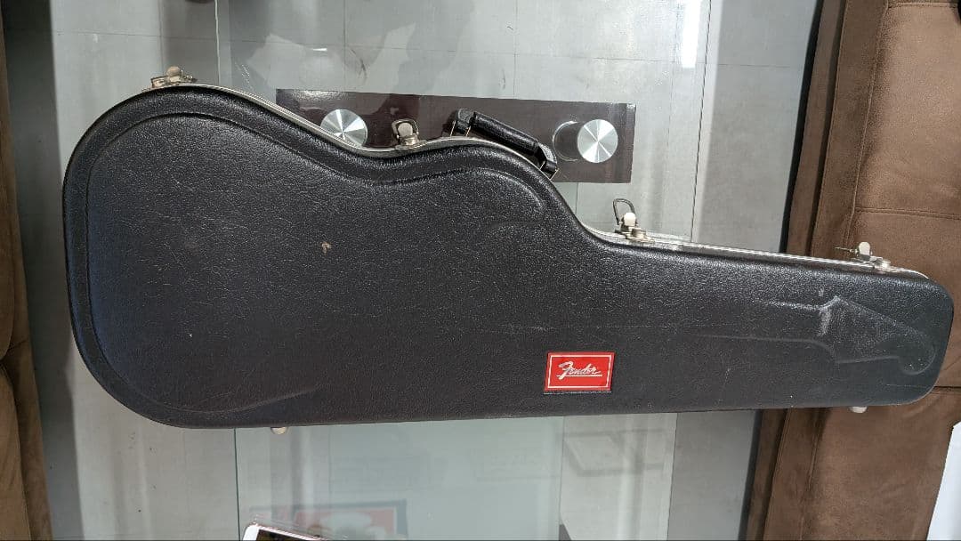 Fender Stratocaster 40周年記念モデル？ハードケース付き