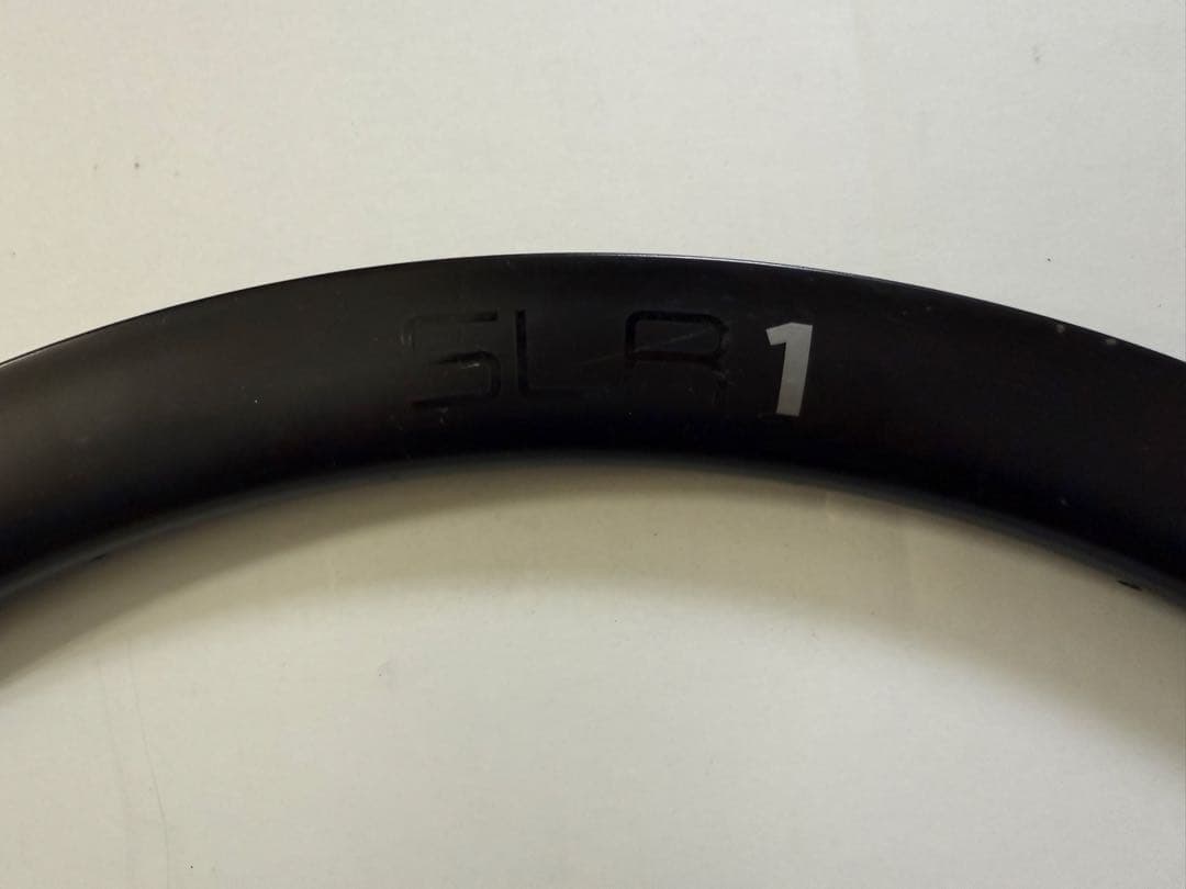 Giant SLR1 HOOKLESS カーボンリム　700c 内幅19mm