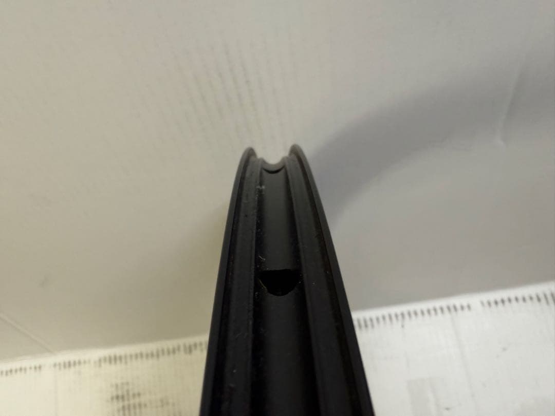 Giant SLR1 HOOKLESS カーボンリム　700c 内幅19mm